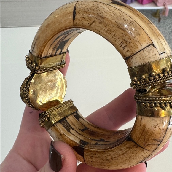 Bone and stone bangle bracelet - Picture 5 of 8